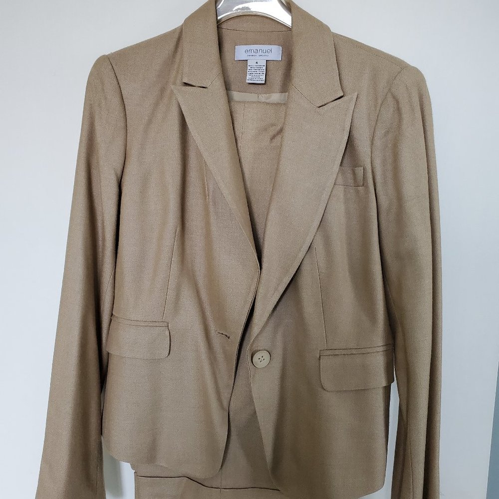 Size 4   Emanuel Ungaro 2 pce pantsuit